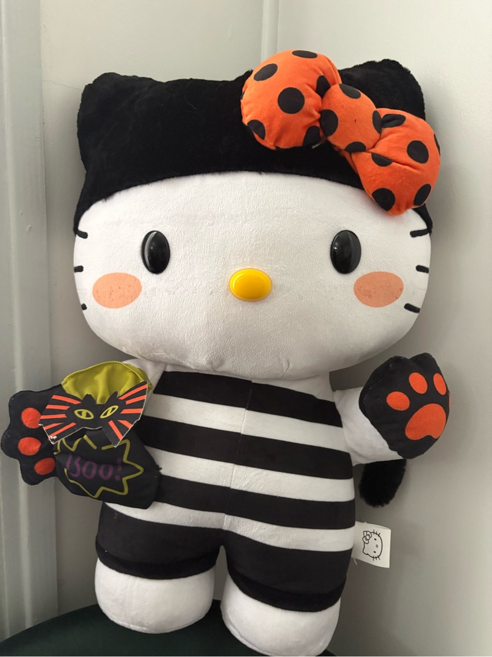 Hello Kitty Halloween Greeter “Cat Burglar” Sanrio 2023